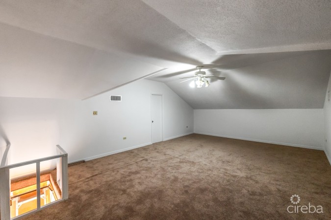 IMMACULATE 3BR FAMILY HOME W/ ADJACENT CANAL LOT