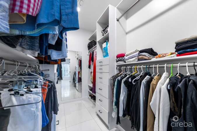 IMMACULATE 3BR FAMILY HOME W/ ADJACENT CANAL LOT