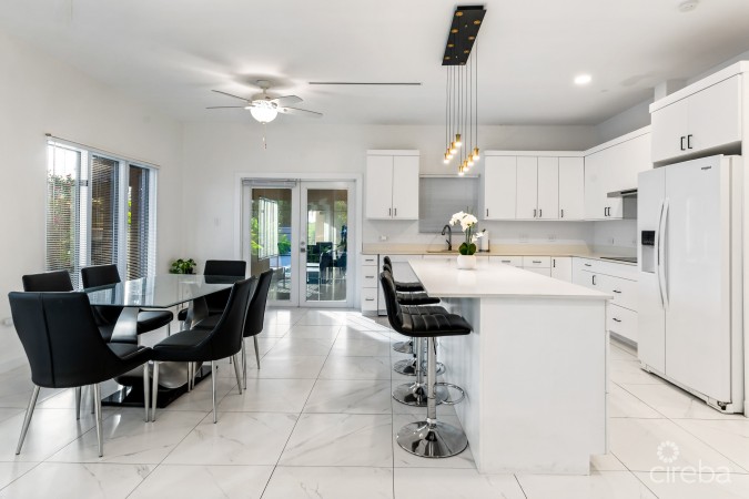 IMMACULATE 3BR FAMILY HOME W/ ADJACENT CANAL LOT