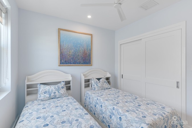 PERIWINKLE CANAL-FRONT 4 BED WITH DOCK