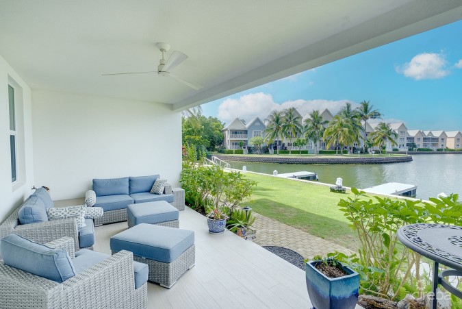 PERIWINKLE CANAL-FRONT 4 BED WITH DOCK