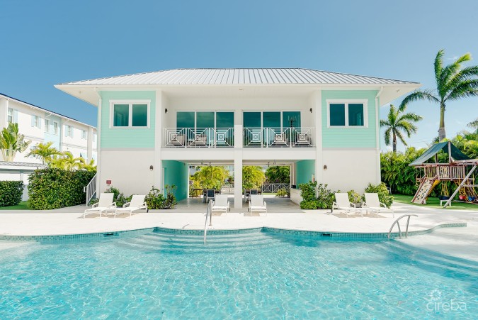 PERIWINKLE CANAL-FRONT 4 BED WITH DOCK