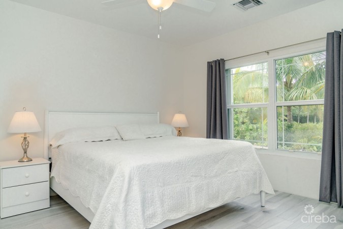 REDUCED - LAKEFRONT 3BEDS HOME ON PRIVATE LAND