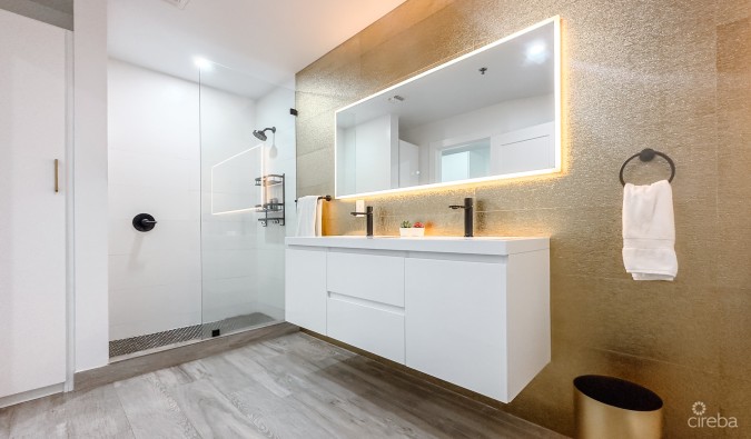 GRAND CAYMANIAN PENTHOUSE - CRYSTAL HARBOUR