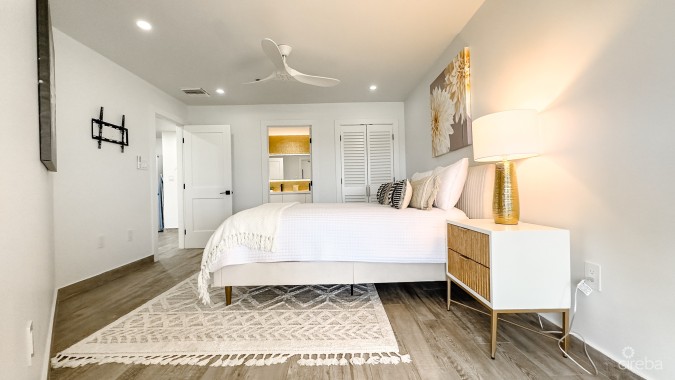 GRAND CAYMANIAN PENTHOUSE - CRYSTAL HARBOUR