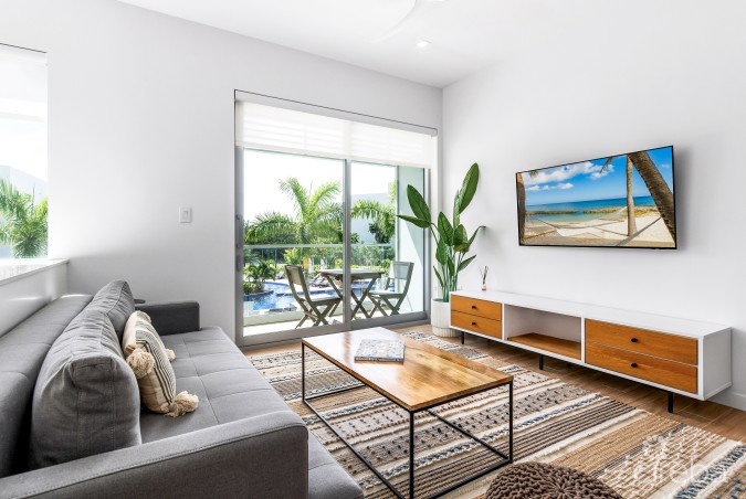 ONE CANAL POINT 324, SEVEN MILE CORRIDOR