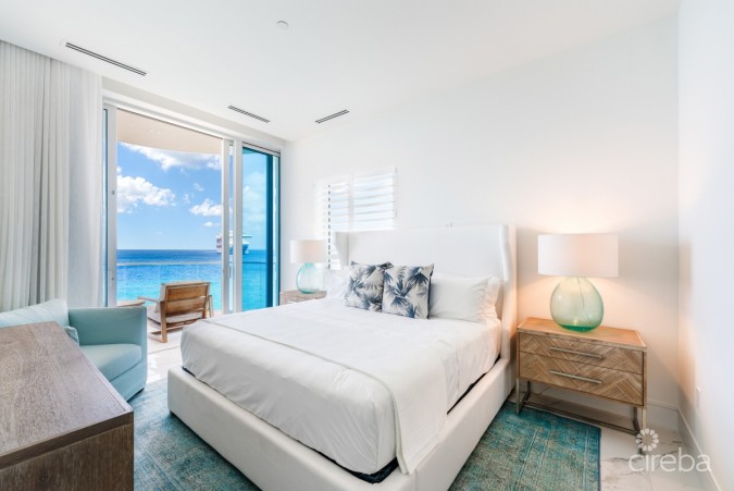 FIN OCEANFRONT CORNER RESIDENCE