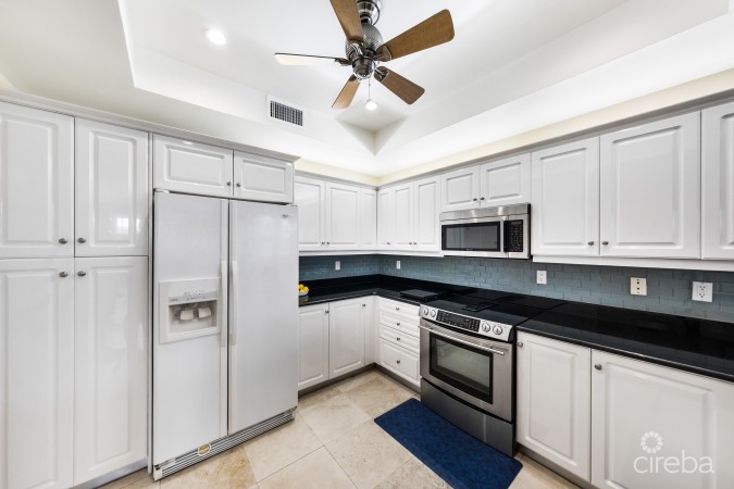 BRITANNIA KINGS COURT WITH TWO DOCK OPTIONS AVAILABLE