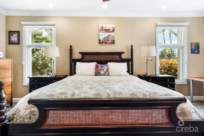 BRITANNIA KINGS COURT WITH TWO DOCK OPTIONS AVAILABLE