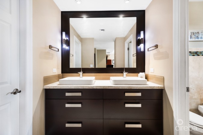 BRITANNIA KINGS COURT WITH TWO DOCK OPTIONS AVAILABLE