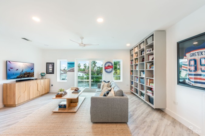 LATITUDE - CANAL FRONT LIVING IN GOVERNOR’S HARBOUR