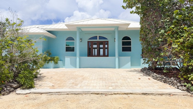 LITTLE CAYMAN BEACHFRONT HOME WITH POOL