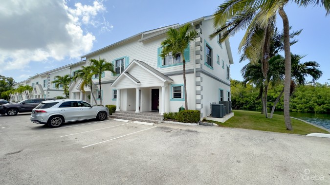 COASTAL ESCAPE WATERFRONT TOWNHOUSE