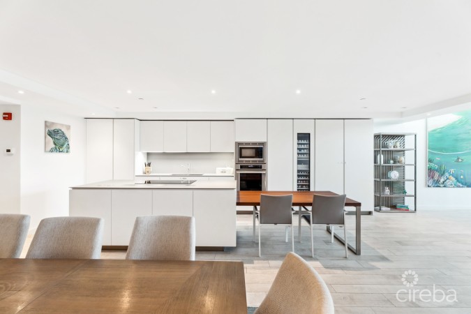 TIDES 4-BED BEACHFRONT CONDO WITH OVERSIZED TERRACE