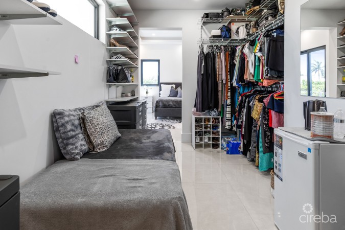 48 HAVEN CIRCLE - MODERN SINGLE FAMILY HOME