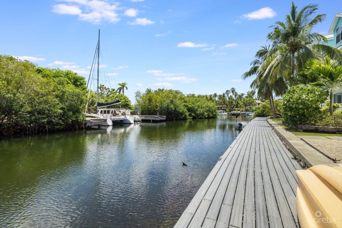 COASTAL ESCAPE – EXECUTIVE WATERFRONT LIVING