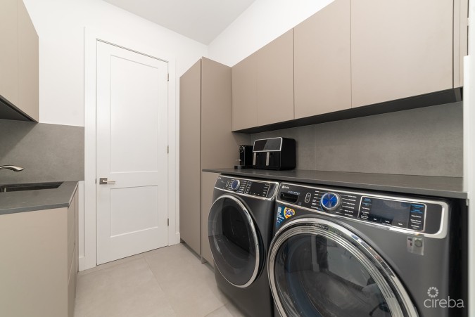 SOUTH SOUND NUSA VILLAS BEAUTIFUL HOME WITH POOL