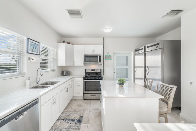 THE COTTAGES IN EAST END ~ BOUTIQUE HOTEL