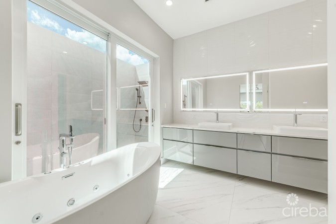 BRITANNIA ESTATES FAMILY HOME SEVEN MILE BEACH CORRIDOR