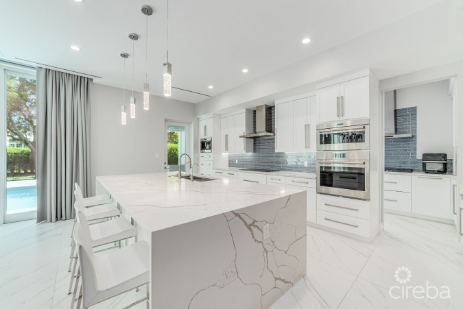 BRITANNIA ESTATES FAMILY HOME SEVEN MILE BEACH CORRIDOR