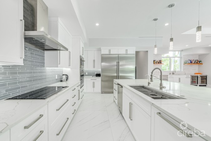 BRITANNIA ESTATES FAMILY HOME SEVEN MILE BEACH CORRIDOR