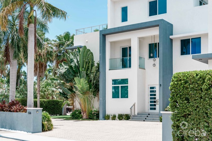 BRITANNIA ESTATES FAMILY HOME SEVEN MILE BEACH CORRIDOR