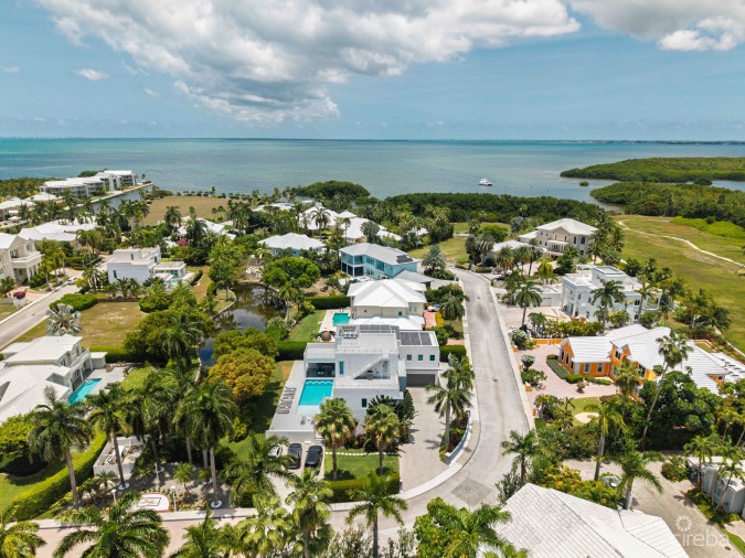 BRITANNIA ESTATES FAMILY HOME SEVEN MILE BEACH CORRIDOR