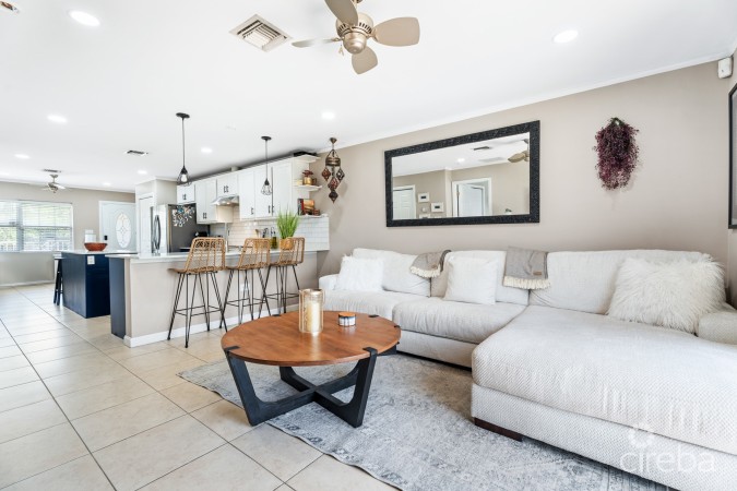 UPGRADED 2BEDS CANALFRONT