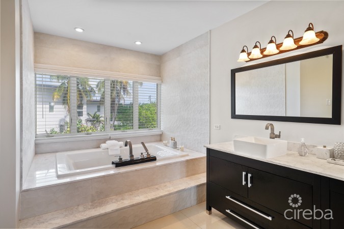 GOVERNORS HARBOUR ESTATE HOME