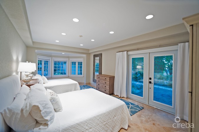 COCONUT WALK -  SEVEN MILE BEACH ESTATE