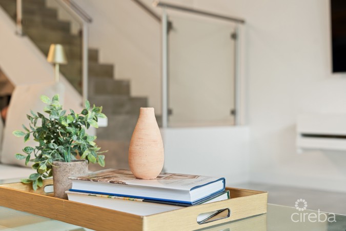 ELEVEN PARC TOWNHOME – PRIME LOCATION IN SEVEN MILE BEACH CORRIDOR