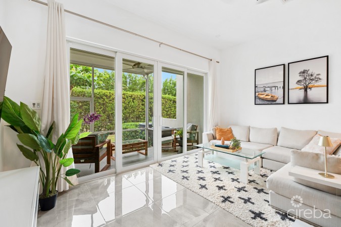 ELEVEN PARC TOWNHOME – PRIME LOCATION IN SEVEN MILE BEACH CORRIDOR