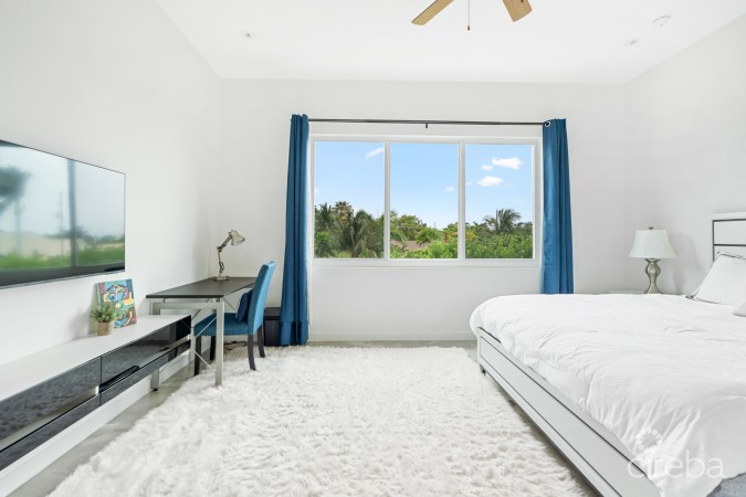 ELEVEN PARC TOWNHOME – PRIME LOCATION IN SEVEN MILE BEACH CORRIDOR