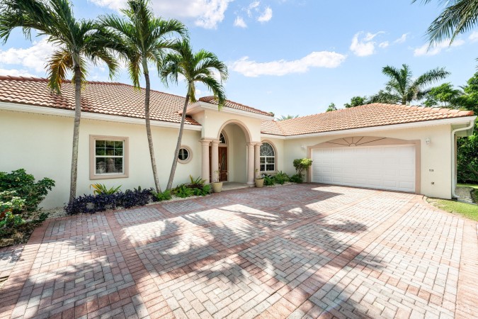 75 MIDSUMMER DRIVE SINGLE FAMILY HOME