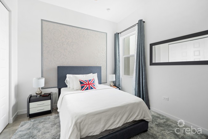 ELEVEN PARC TOWNHOME – PRIME LOCATION IN SEVEN MILE BEACH CORRIDOR