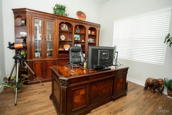 CRYSTAL HARBOUR LUXURY 5BR/5.5BA CANAL FRONT HOME