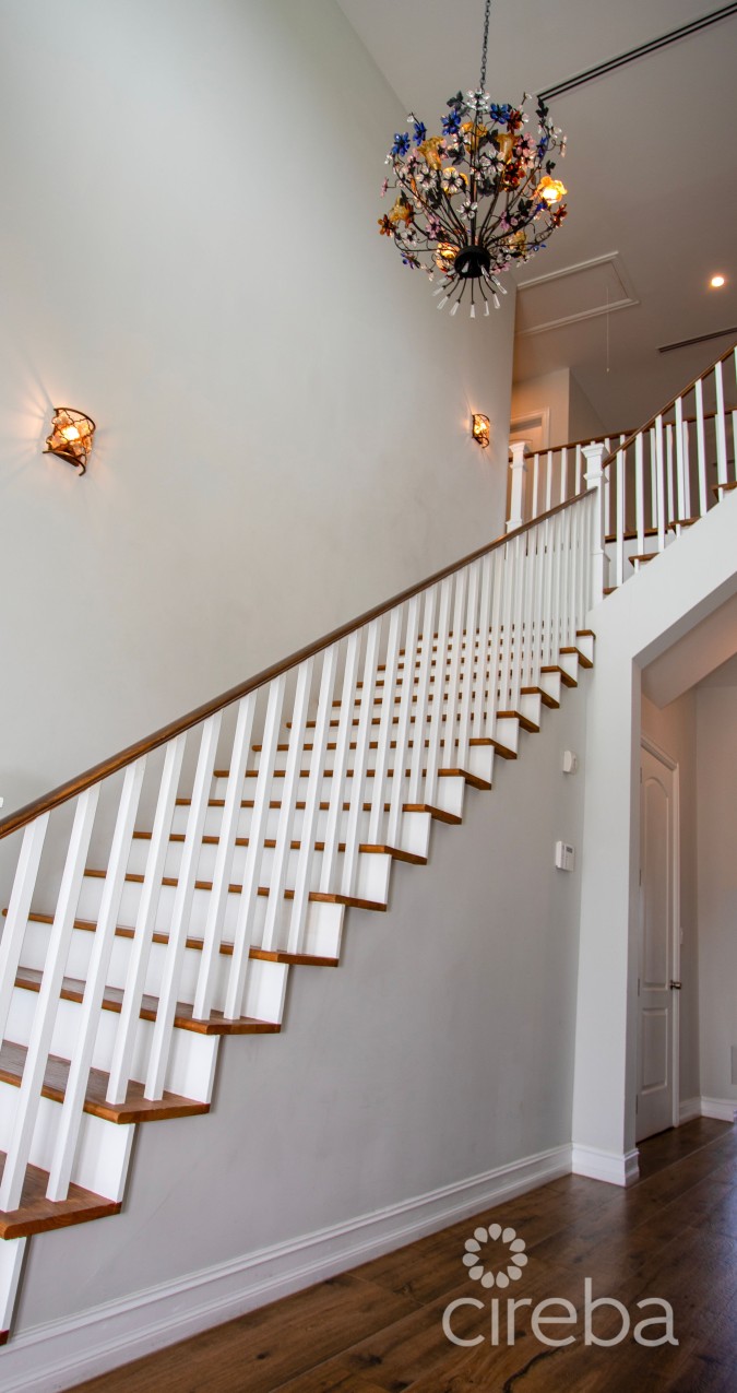 CRYSTAL HARBOUR LUXURY 5BR/5.5BA CANAL FRONT HOME