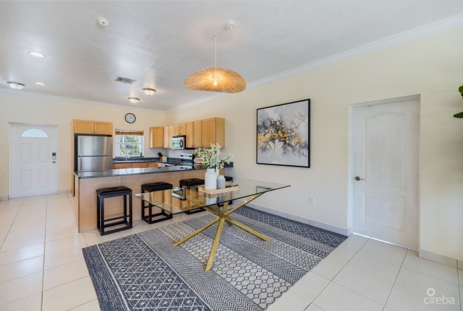 PARADISE POINT | 3-BED, 2.5-BATH OCEANFRONT TOWNHOUSE | WEST BAY