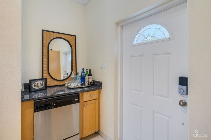 PARADISE POINT | 3-BED, 2.5-BATH OCEANFRONT TOWNHOUSE | WEST BAY