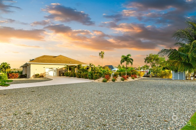 FULLY REMODELED 3BR FAMILY HOME IN NORTH SOUND ESTATES