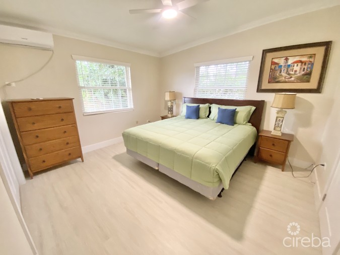 STUNNINGLY RENOVATED 3 BED +DEN HOME IN GEORGE TOWN