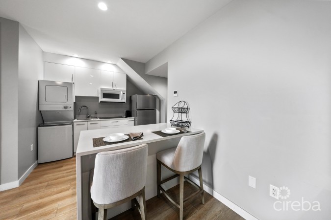 OCEAN CREST #21, GEORGE TOWN WATERFRONT