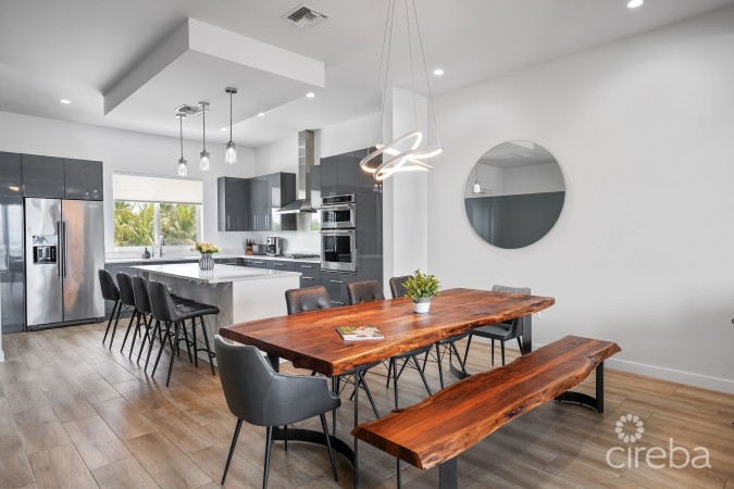 OCEAN CREST #21, GEORGE TOWN WATERFRONT