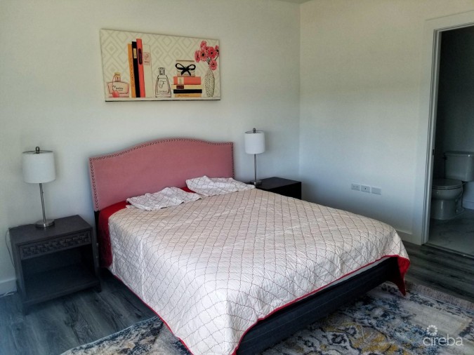 ROYAL PINES SPACIOUS TOWNHOUSE STYLE CONDO