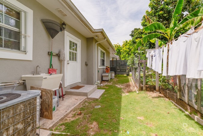 TROPICAL MEWS 2 BED HOME