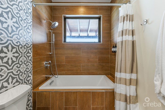 BELLA VISTA-LUXURY PANORAMIC OCEANFRONT 5 BEDROOM ESTATE