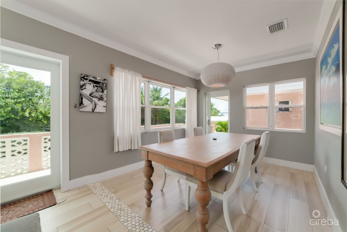 WINTERHAVEN BEACHFRONT 3 BED