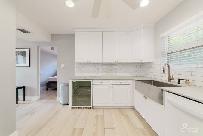 WINTERHAVEN BEACHFRONT 3 BED