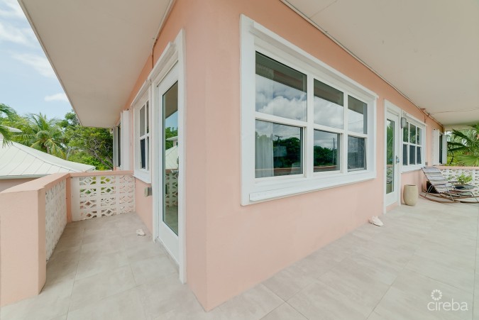 WINTERHAVEN BEACHFRONT 3 BED