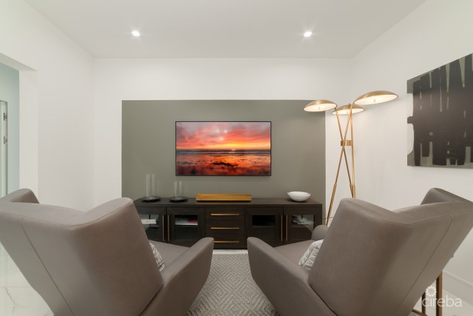 FIN- CHIC 4 BED W DEN CONDO